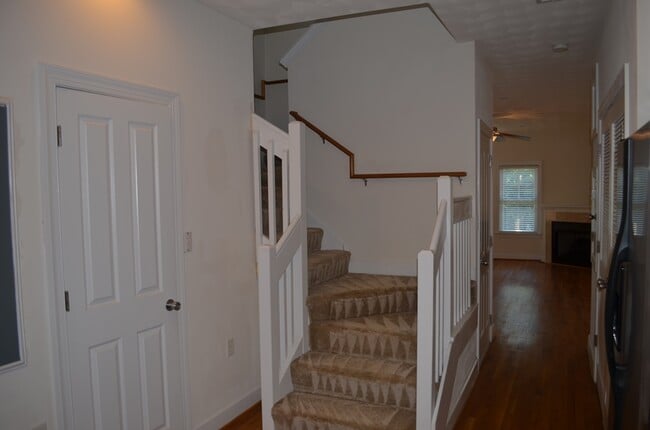 Building Photo - 915 Colley Ave