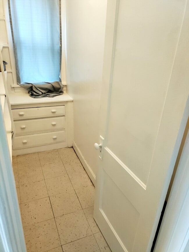 Building Photo - 5514 S Union Ave