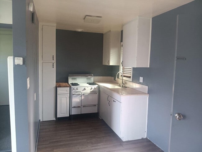 Building Photo - 9709 Bixby Ave