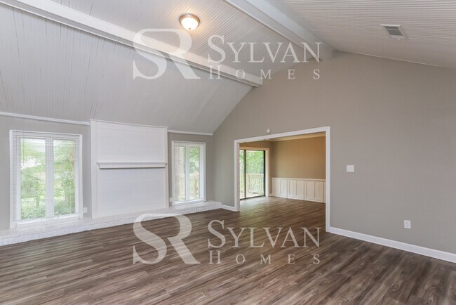 Building Photo - Discover Spacious Comfort & Fun