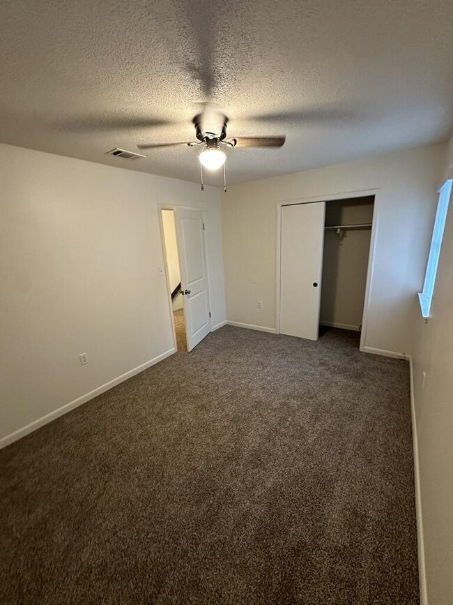 Building Photo - 122 Scottwood Dr SE