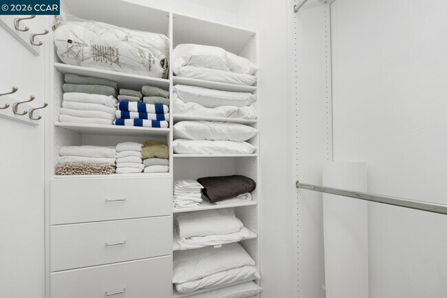 Building Photo - 3898 Happy Valley Rd