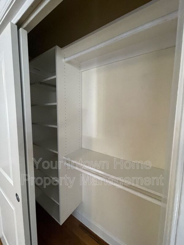 Building Photo - 239 Carlyle Park Dr