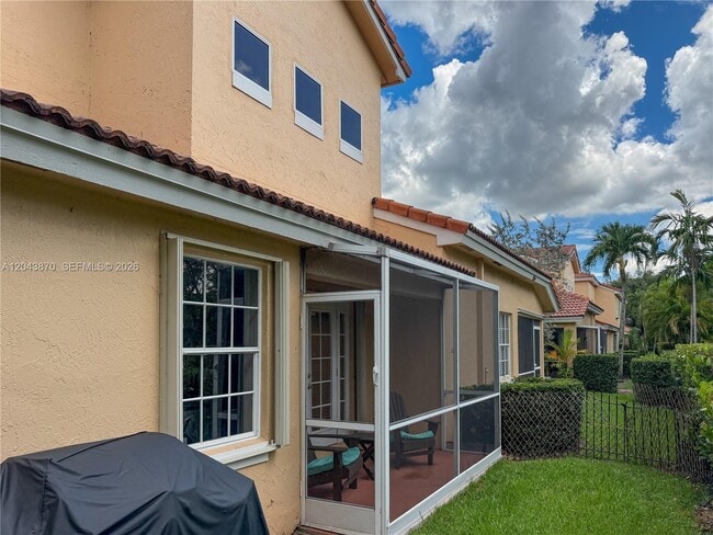 Building Photo - 11415 Lakeview Dr