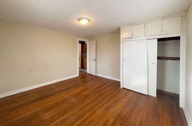 Building Photo - 3 Bedroom 1 Bathroom house