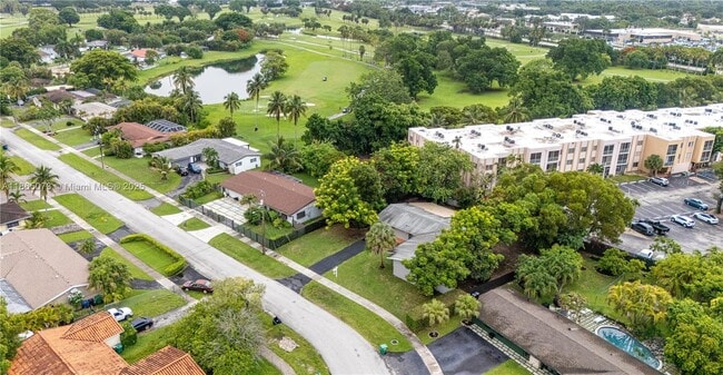 Building Photo - 15831 Palmetto Club Dr