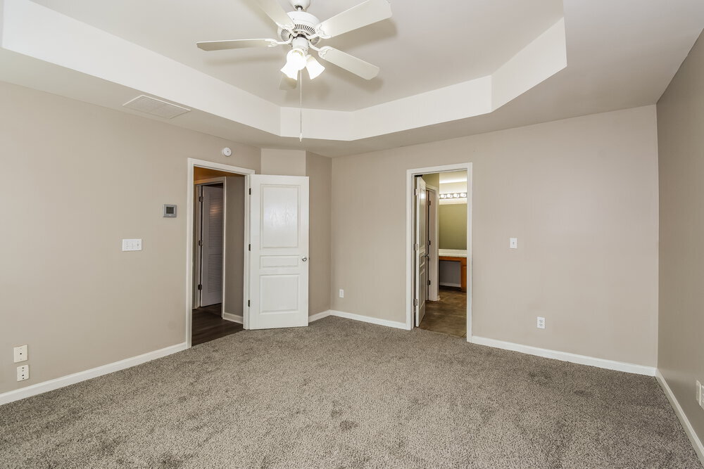 Building Photo - 147 Hidden Lake Cir