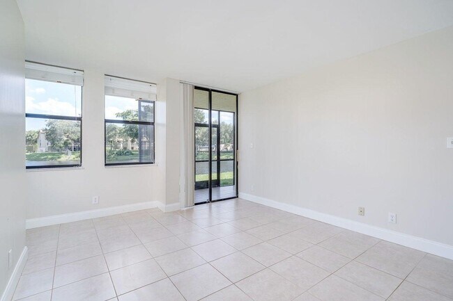 Building Photo - 1238 S Military Trail