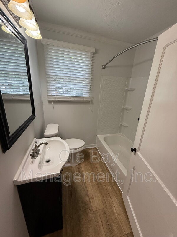 Building Photo - 251 Azalea Cir W