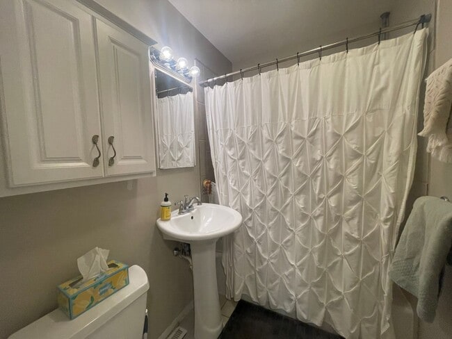 Building Photo - $0 DEPOSIT OPTION. CHARMING 3-BEDROOM HOME WITH LARGE YARD AND EASY ACCESS TO I-25 AND I-225