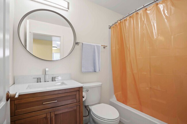 Building Photo - 3 Bed 2 Bath Apartment