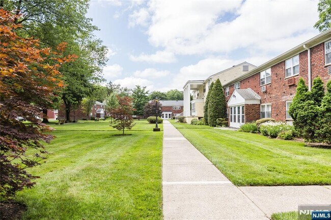 Building Photo - 108 Regency