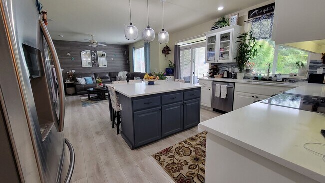 Building Photo - Beautiful 5 Bed/3Ba Single Family Home