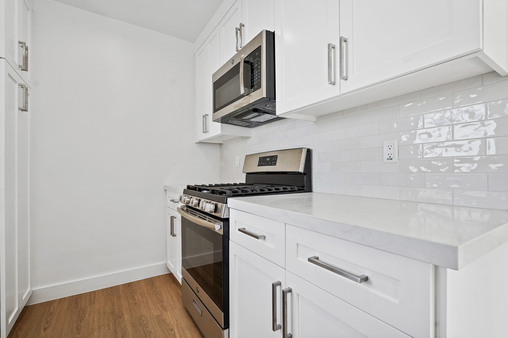 Kitchen - 920 Marine St