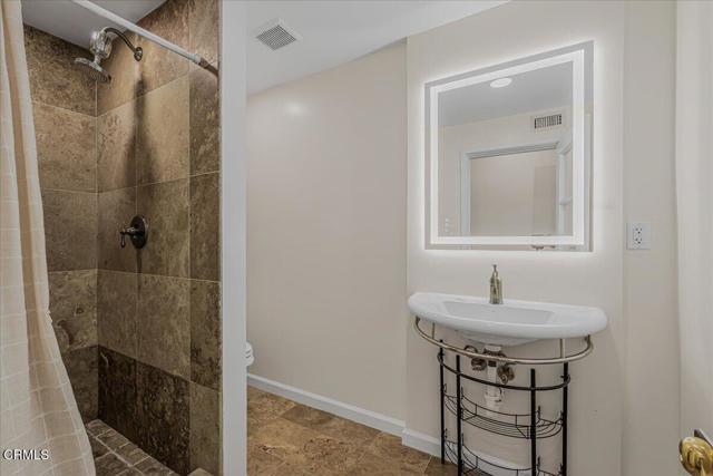 Building Photo - 13902 Calvert St