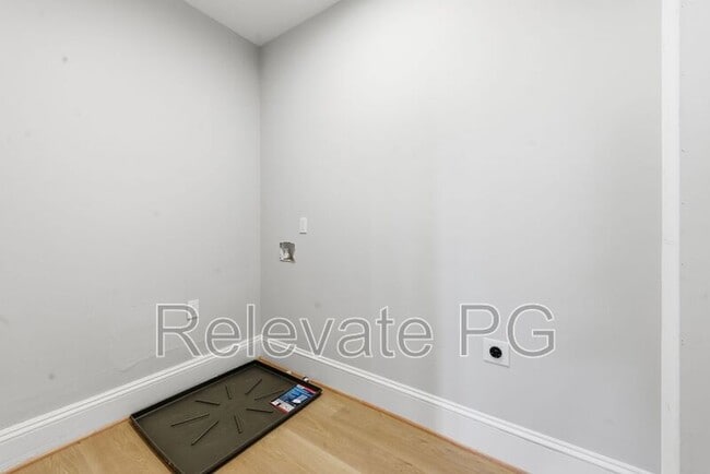 Building Photo - 3100 1st Ave