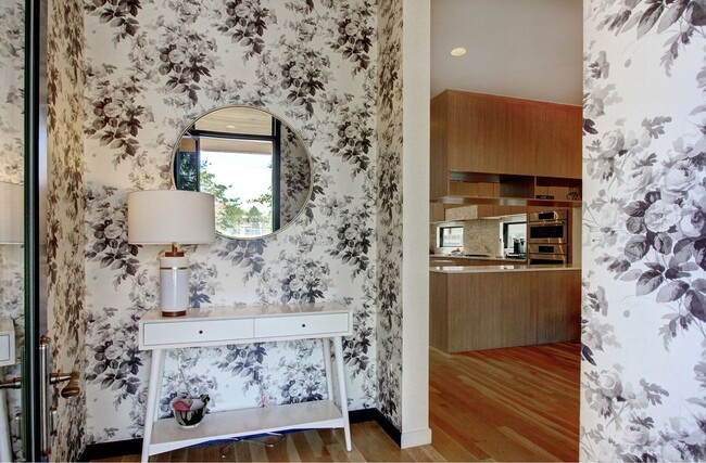 Building Photo - Luxury Living in the heart of Platte Park,...