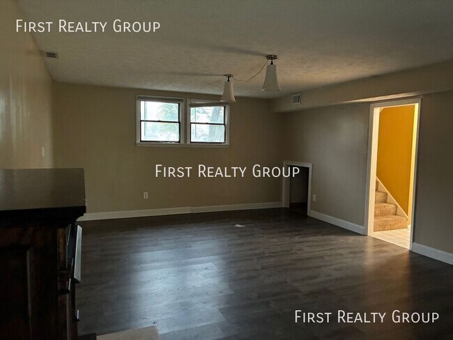 Building Photo - 37 W Lytle-Five Points Rd