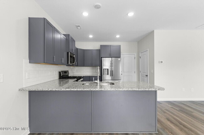Building Photo - 2047 Twilight Dr NE