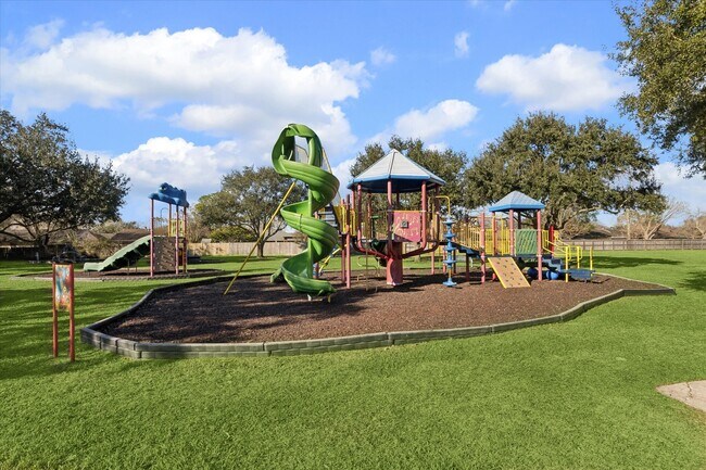 Building Photo - 2784 Forest Point Dr