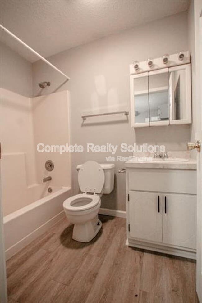 Building Photo - 790 Country Aire Ct