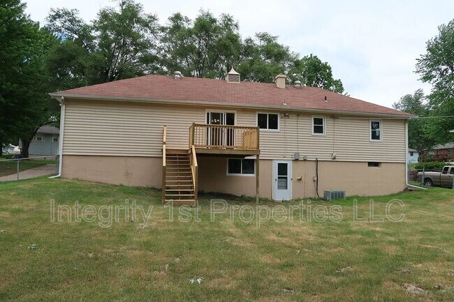 Building Photo - 1307 NE 75th St