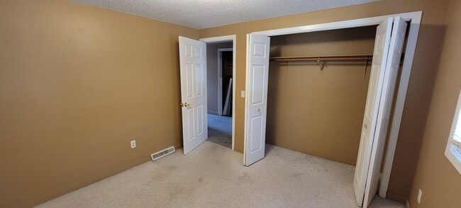 Building Photo - Available August 1st - 3 Bed Home in Cloqu...