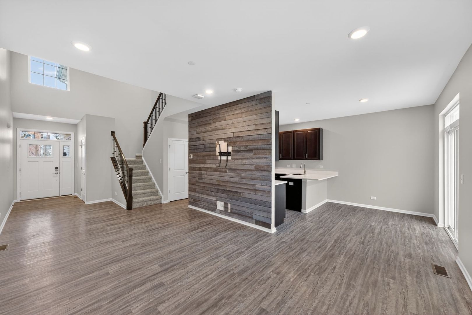 Building Photo - 1675 Kraft Ave