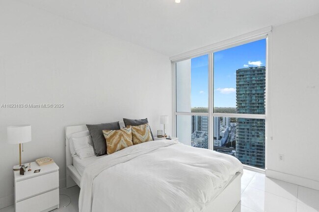 Building Photo - 1080 Brickell Ave