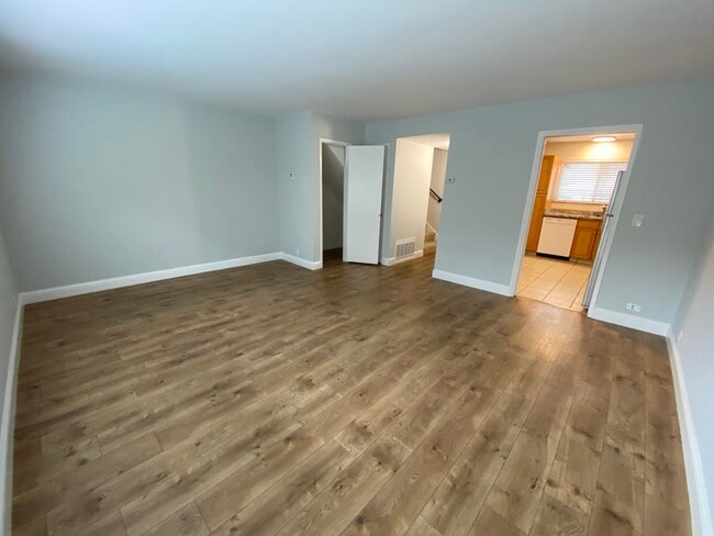 Building Photo - Farm Hill Manor Townhomes