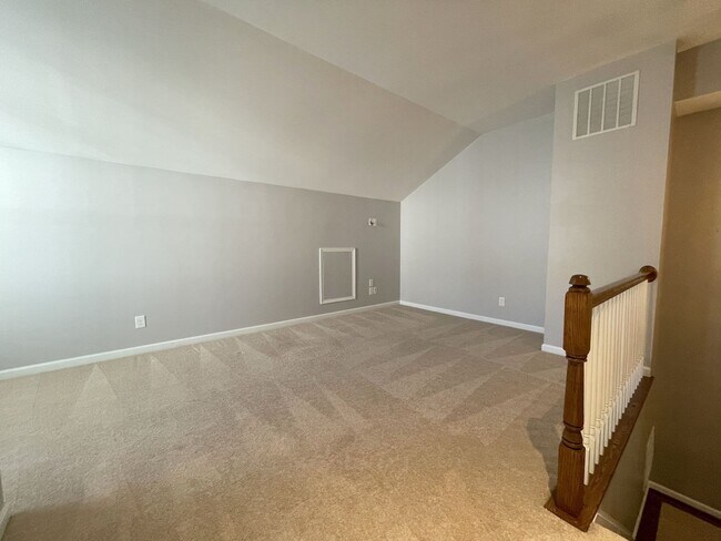 Building Photo - Spectacular 4 Bed 3.5 Bath Townhouse In Br...