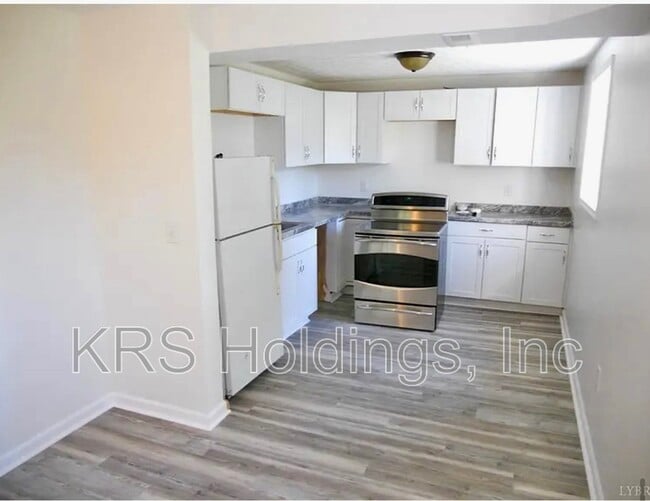 Building Photo - 1121 Sheffield Dr