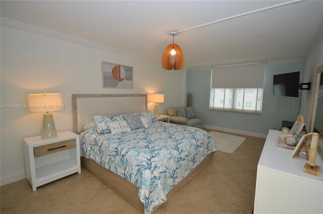 Building Photo - 3725 S Ocean Dr
