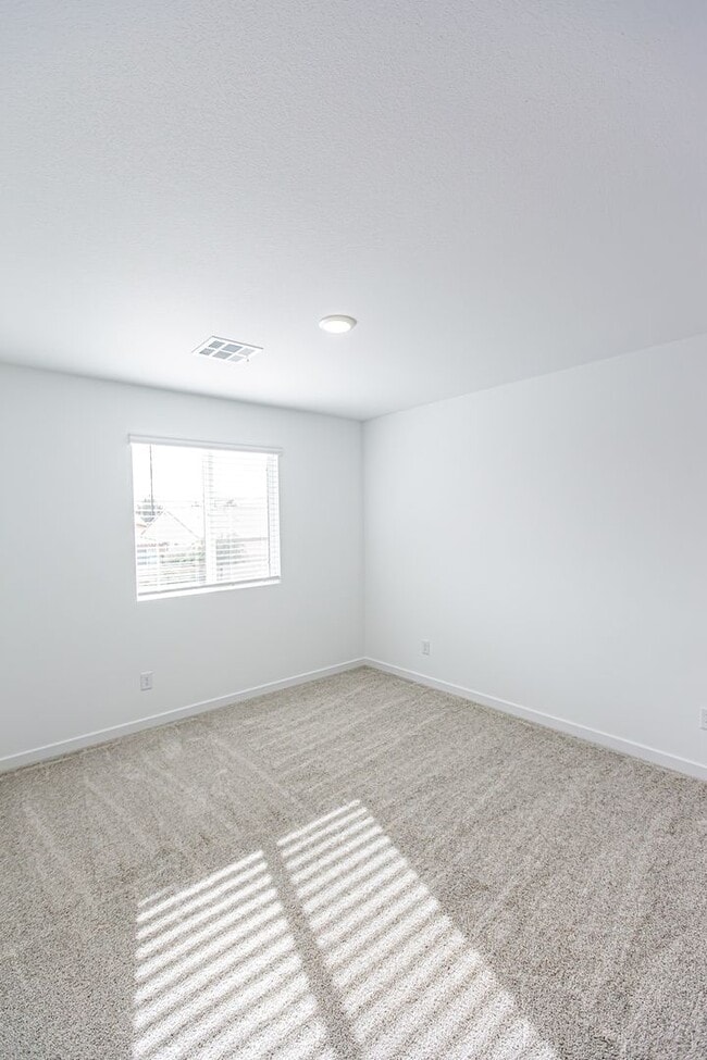 Building Photo - Brand New Home