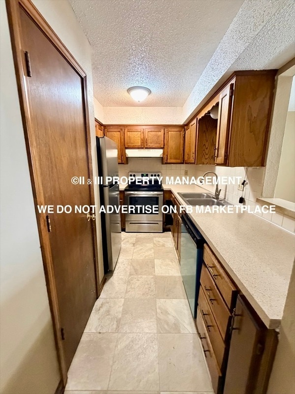 Building Photo - 1424 E Mart-Way Cir