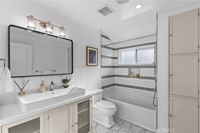 Building Photo - 12947 La Maida St