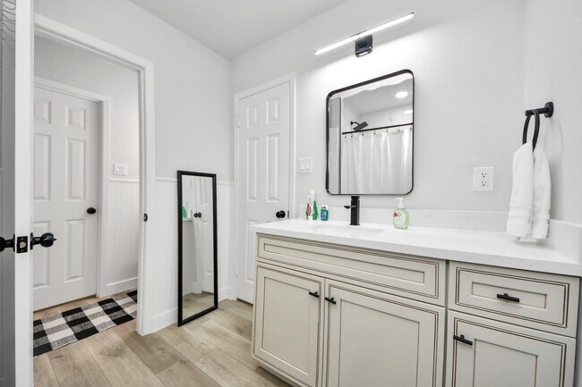 Building Photo - 10003 Briarwild Ln