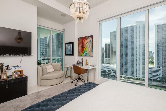 Building Photo - 900 Brickell Key Blvd