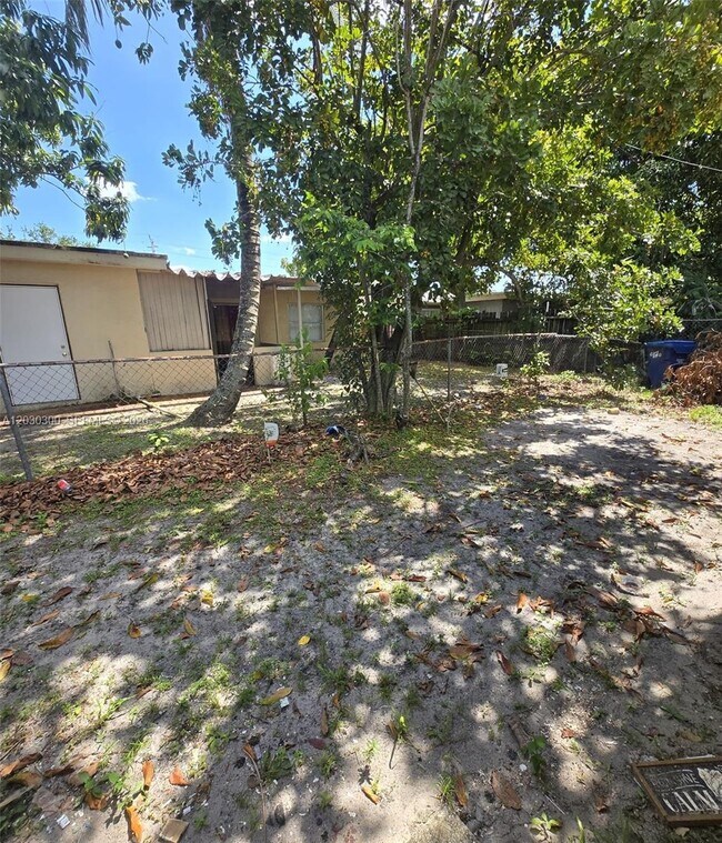 Building Photo - 5880 NW 19th Ct
