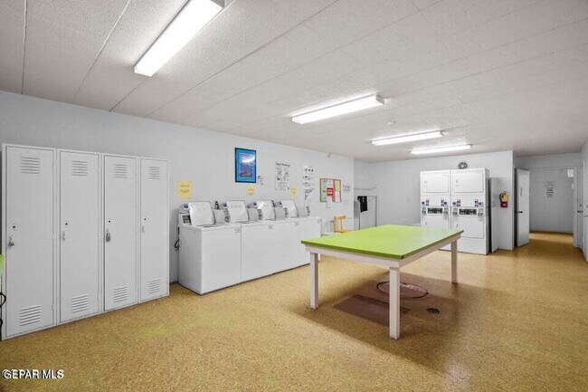 Building Photo - 252 Shadow Mountain Dr