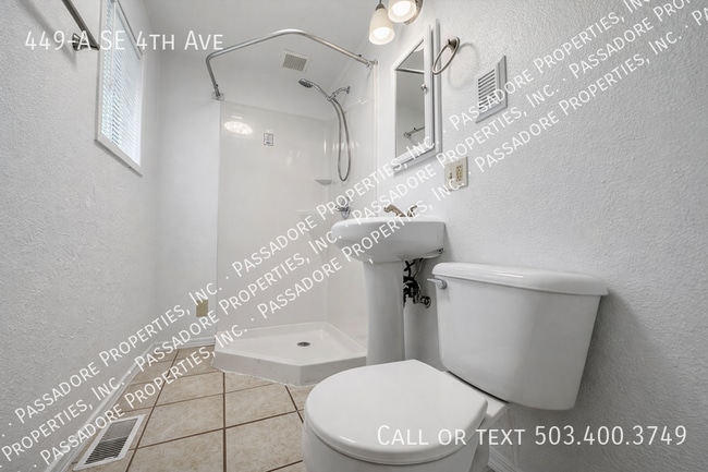 Building Photo - 449 SE 4th Ave