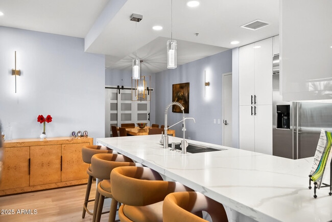 Building Photo - 7167 E Rancho Vista Dr