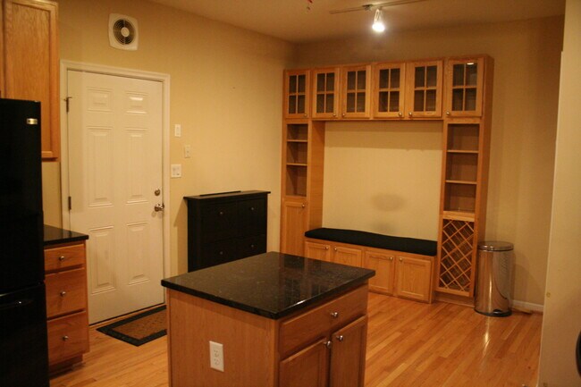 Building Photo - 4945 Decker Way