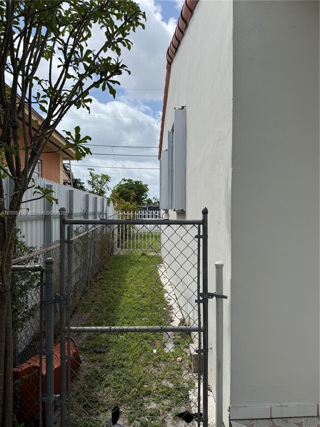 Building Photo - 7231 NW 2nd Terrace