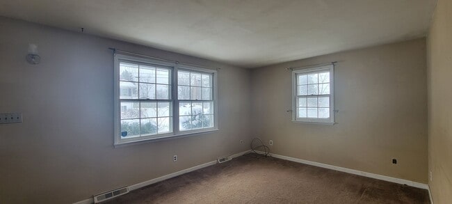 Building Photo - 4br 2b Near the Country club