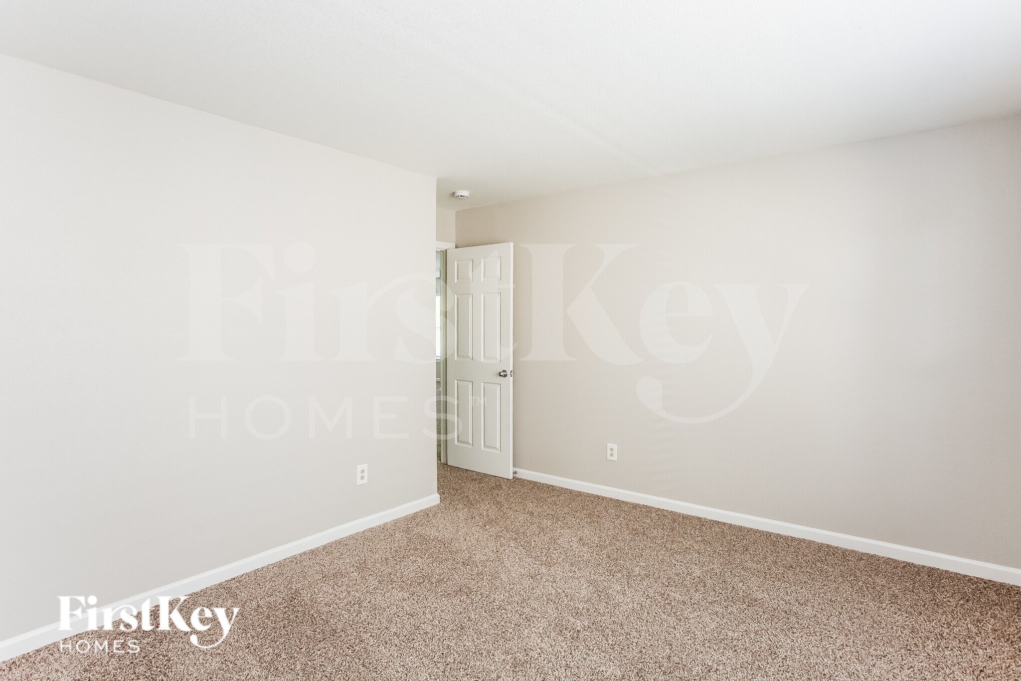 Building Photo - 727 Sinclair Dr