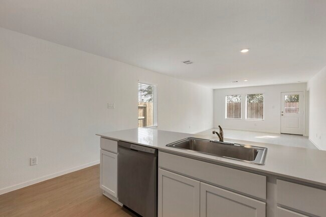 Building Photo - 490 Southern Magnolia Wy