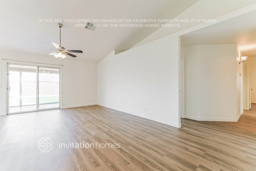 Building Photo - 2834 E Oakland Ct