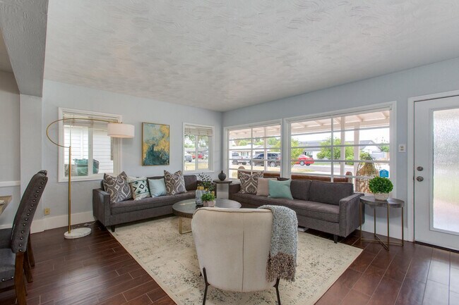 Building Photo - 510 E Belmont Ave