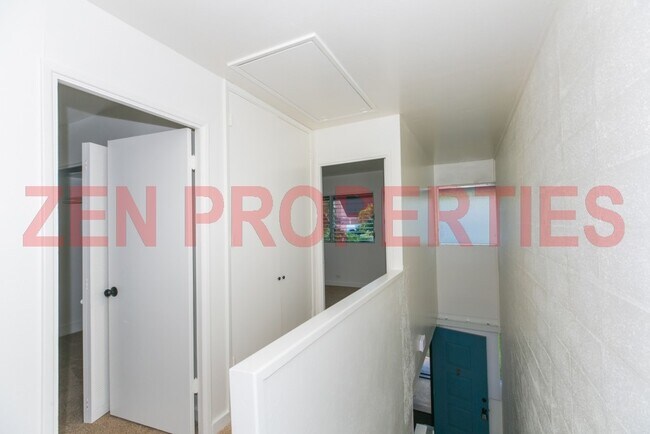 Building Photo - 1379 Hunakai St